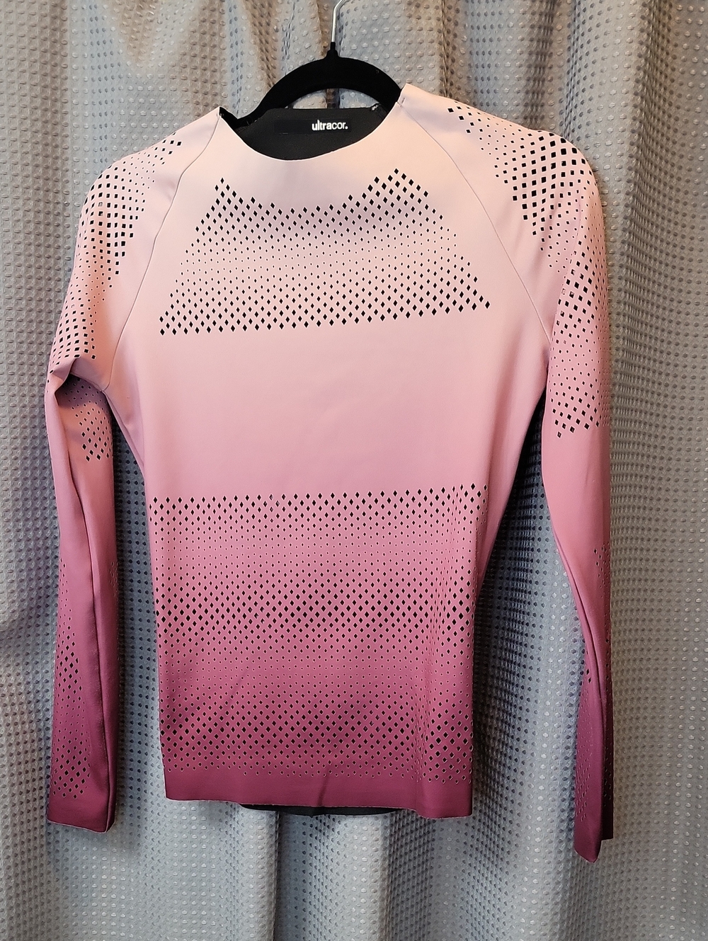 NWOT Ultracor Pink Gradient Cut Out Perforated Hombre Long Sleeve Top Size M.